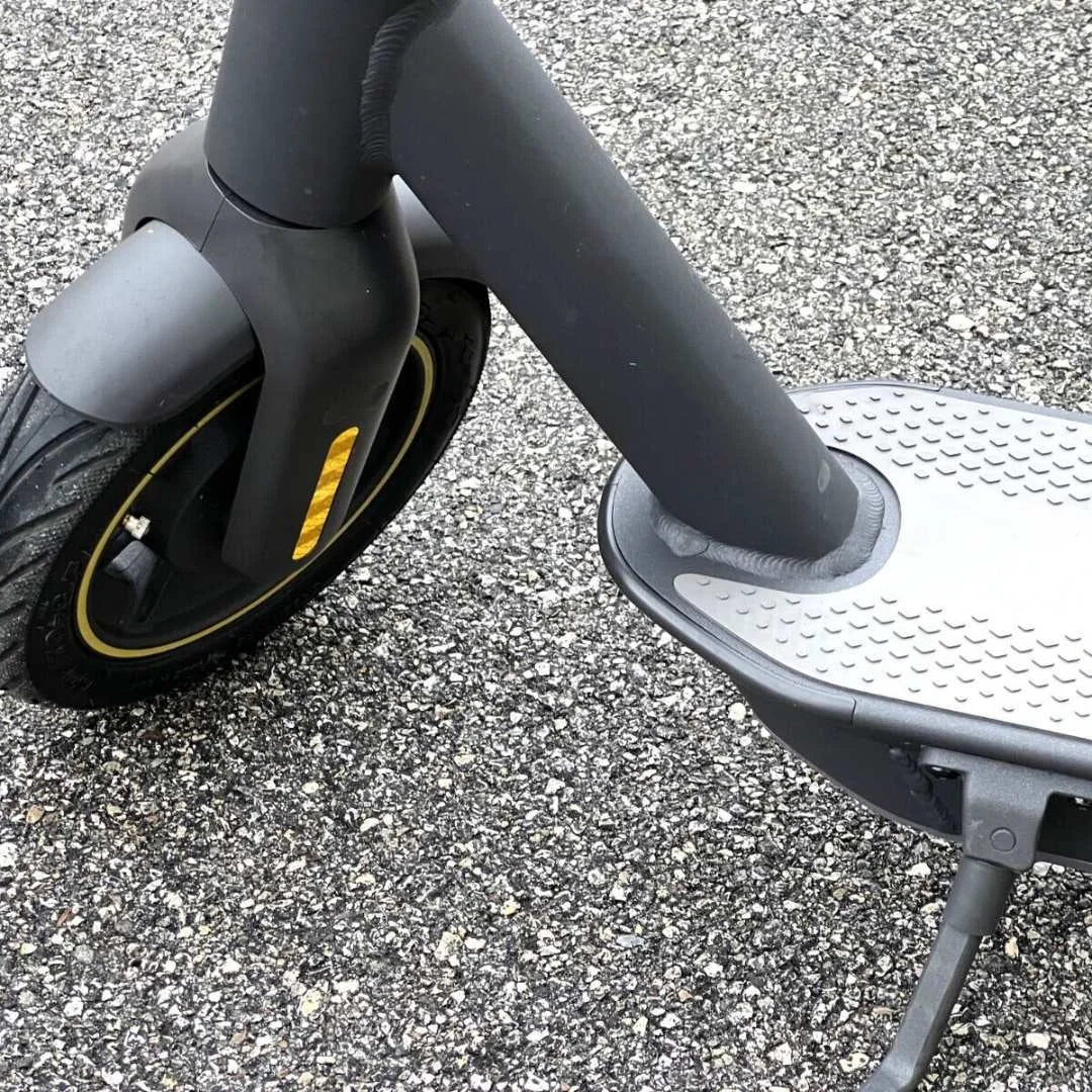 Segway - Max-G30P Electric Kick Scooter Foldable Electric Scooter w/40.4 Max Operating Range & 18.6 mph Max Speed - Black - MAX-G30P - Good Condition - Image 5